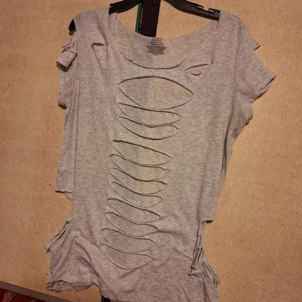 Light grey "ripped-for-you" t-shirt.